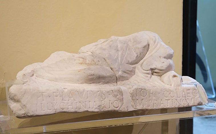 Imagen principal - Arriba, el Nilo del Igabrum. Debajo. la Villa del Mitra. A la derecha, el Cerro de la Merced