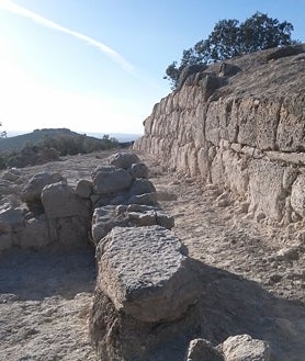 Imagen secundaria 2 - Arriba, el Nilo del Igabrum. Debajo. la Villa del Mitra. A la derecha, el Cerro de la Merced