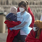 Canarias y Estado tienen «un texto consensuado» y ultiman «matices» para la derivación extraordinaria de menores migrantes