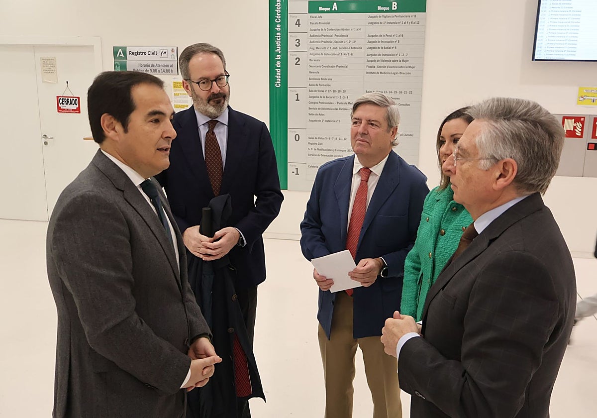 El consejero José Antonio Nieto junto a Adolfo Molina,  Francisco Sánchez y Fernando Sobrón este martes