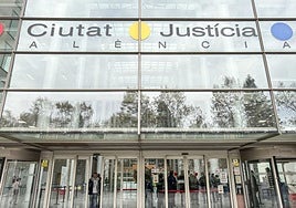 Juzgan a un padre por tocamientos a sus hijos de tres y cinco años durante el confinamiento de la pandemia