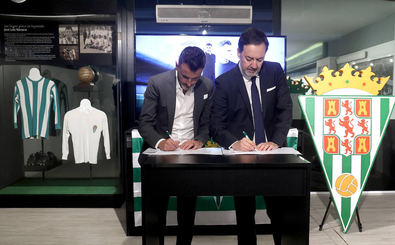 El acuerdo de renovación de Iván Ania con el Córdoba CF, en imágenes