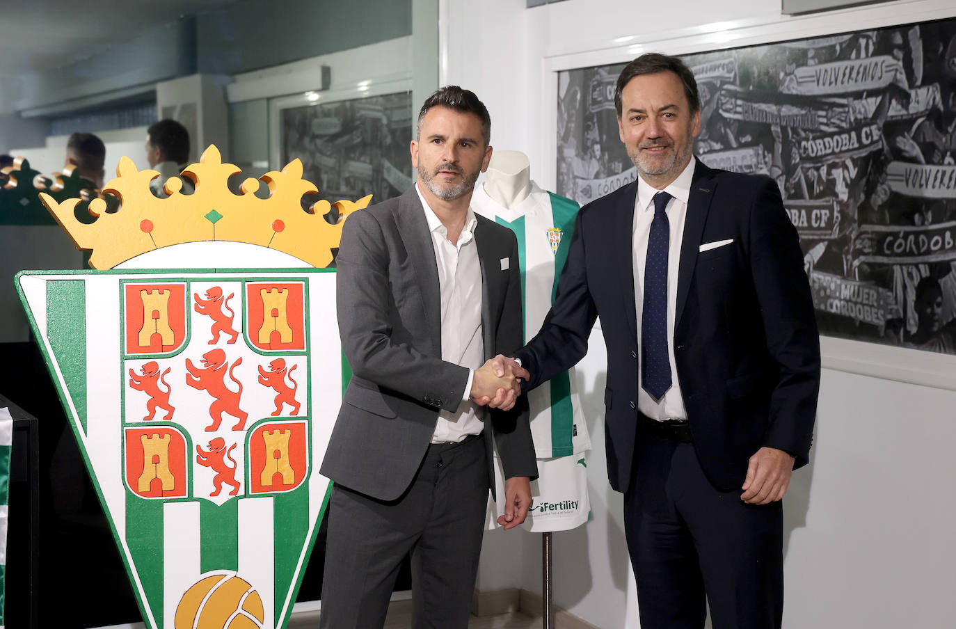 El acuerdo de renovación de Iván Ania con el Córdoba CF, en imágenes