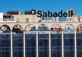 Los empresarios valencianos lamentan la decisión «más política que económica» del Sabadell