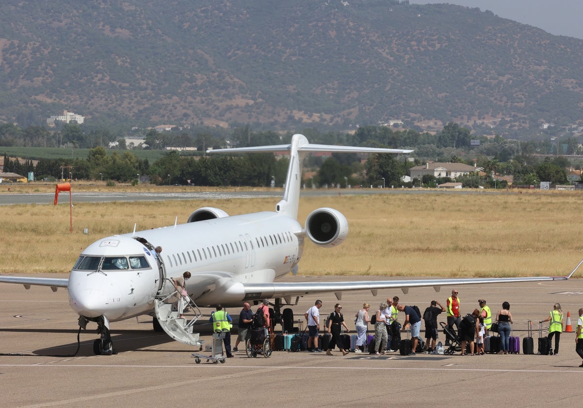 Aeronave de Air Nostrum el pasado verano en el aeropuerto de Córdoba