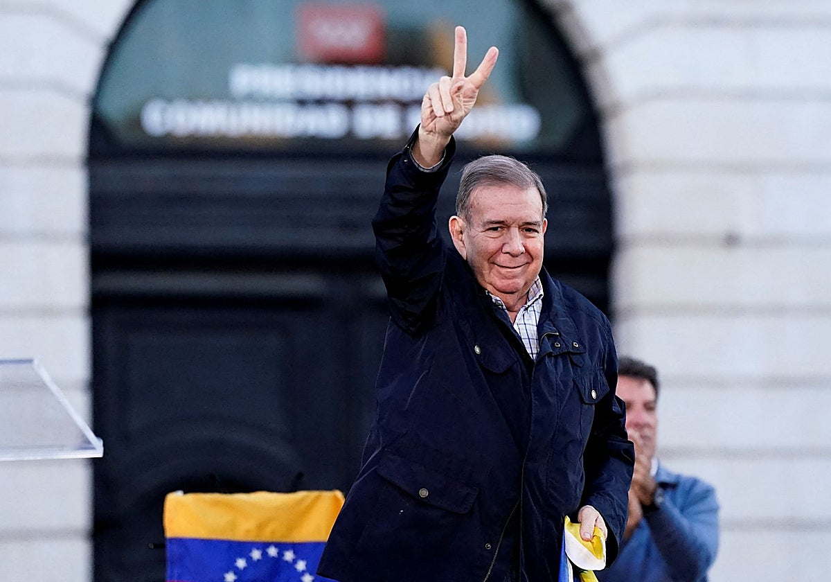 Edmundo González, en septiembre, en la Puerta del Sol