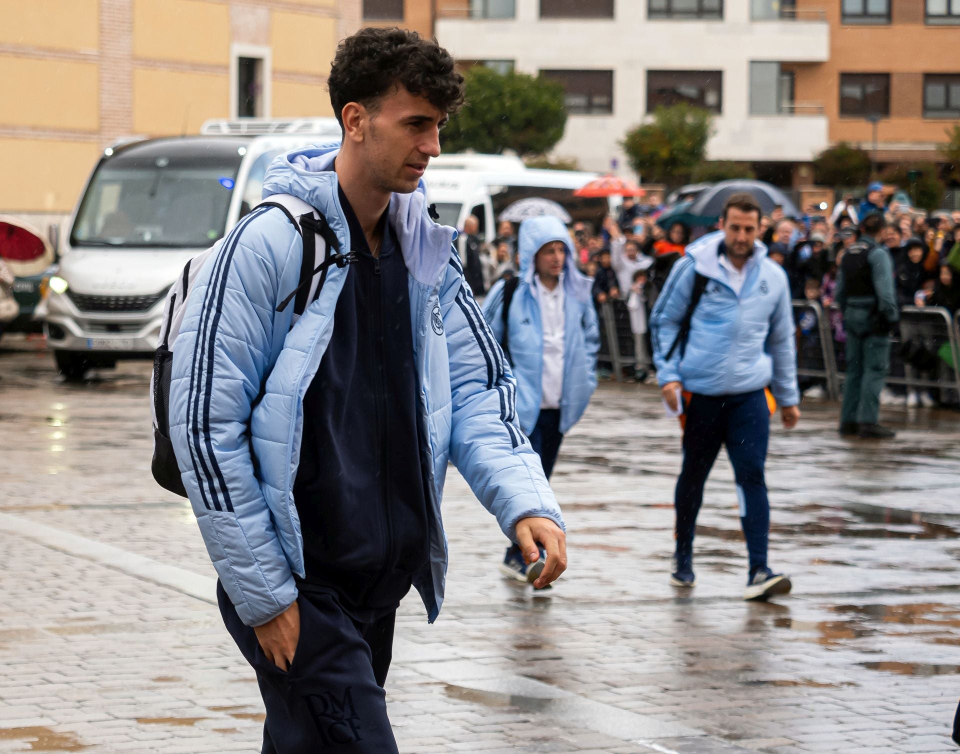 La afición recibe en Valladolid a los jugadores del Real Madrid