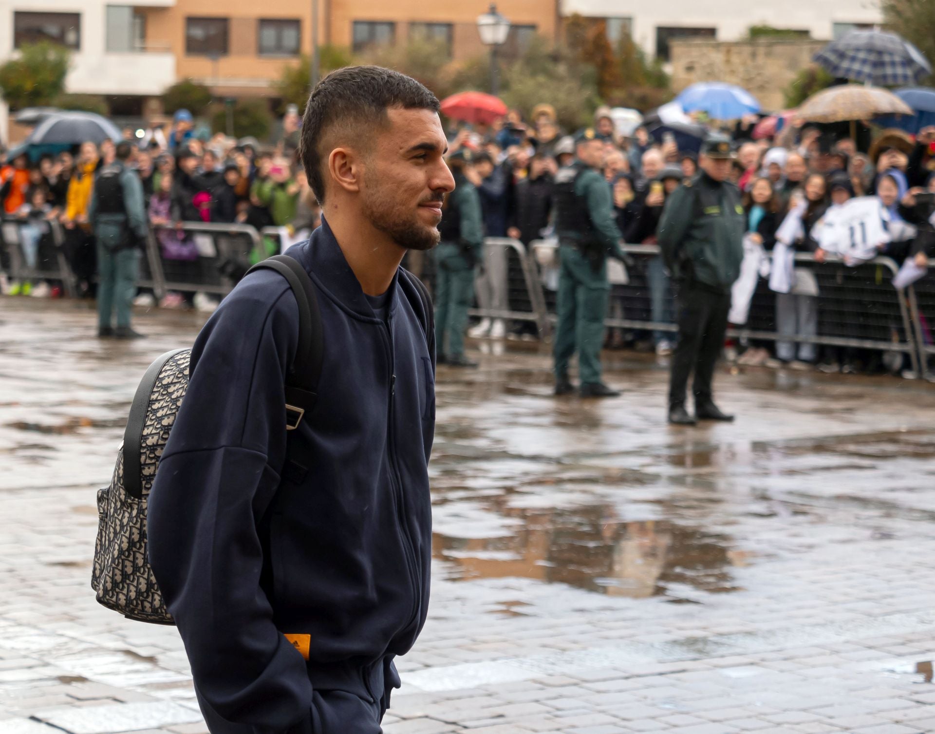 La afición recibe en Valladolid a los jugadores del Real Madrid