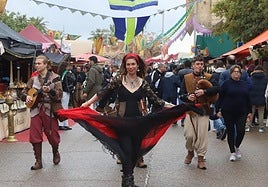 En imágenes, la lluvia desluce la segunda jornada del Mercado Andalusí de Córdoba