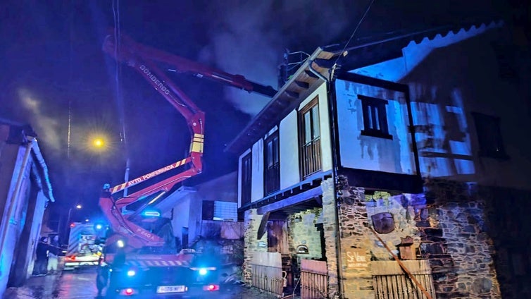 Sofocado el fuego en una vivienda en Villafranca del Bierzo