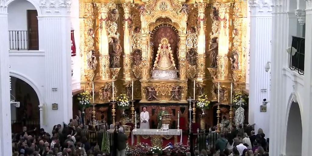 Triana se presenta ante la Virgen del Rocío en una Candelaria pasada por agua