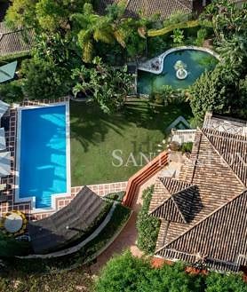 Imagen secundaria 2 - Impresionante mansión en venta en Marbella que tiene un cine privado: es como vivir en Hollywood