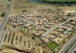 Urbanismo aprueba convertir dos parcelas de la urbanización 'Casa de Campo' en uso residencial