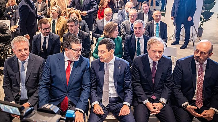 Galería de imágenes del Foro ABC con Juanma Moreno