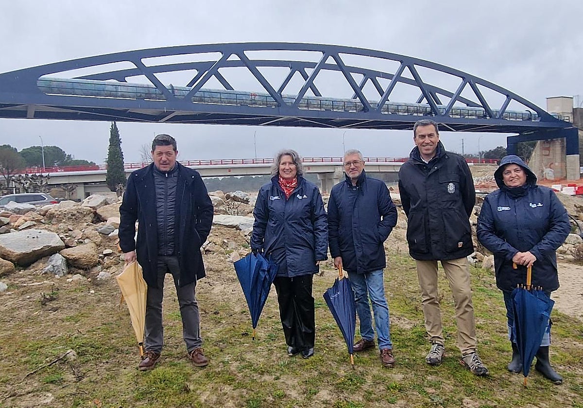 Mercedes Gómez ha visitado este miércoles las obras de reconstrución de la conducción