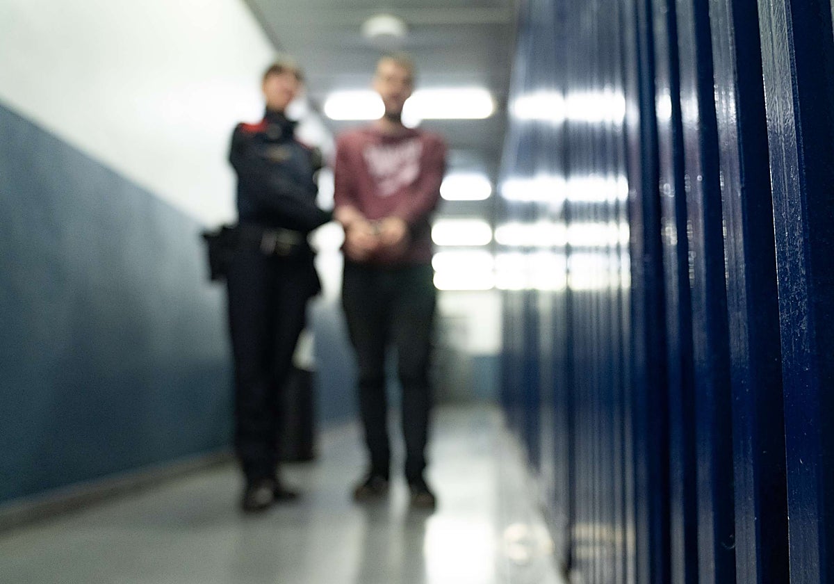 Un detenido, trasladado a los calabozos