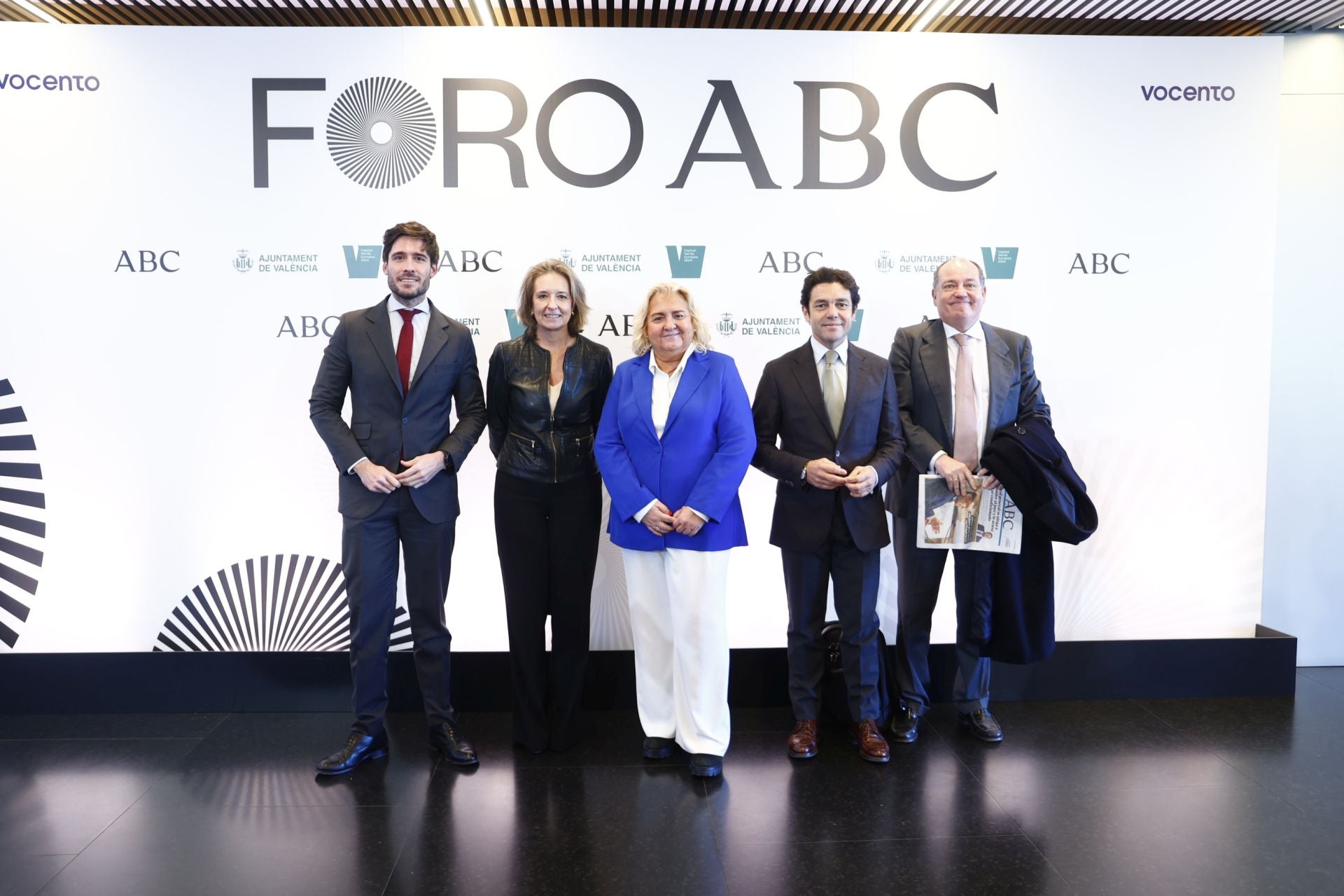 De izquierda a derecha: Juan Carlos Caballero, concejal y portavoz del Gobierno municipal de Valencia; Mª Cayetana Hernandez De La Riva, concejal del Ayuntamiento de Madrid; María José Ferrer, primera teniente de Alcalde en Valencia; Carlos Mundina López, concejal valenciano; y José Marí Olano, concejal de Grandes Proyectos y Patrimonio en Valencia