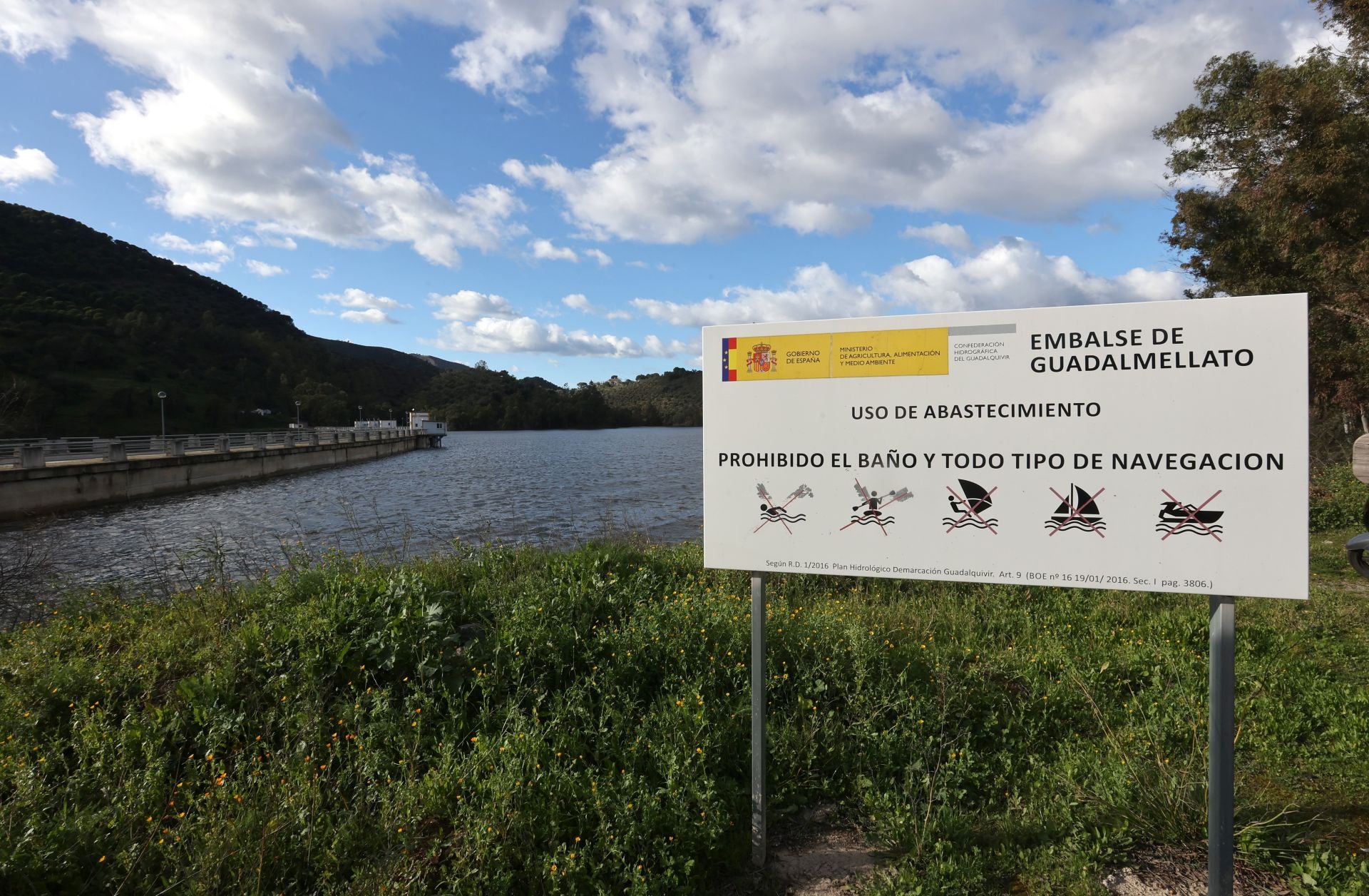 El espectacular desembalse del pantano del Guadalmellato, en imágenes