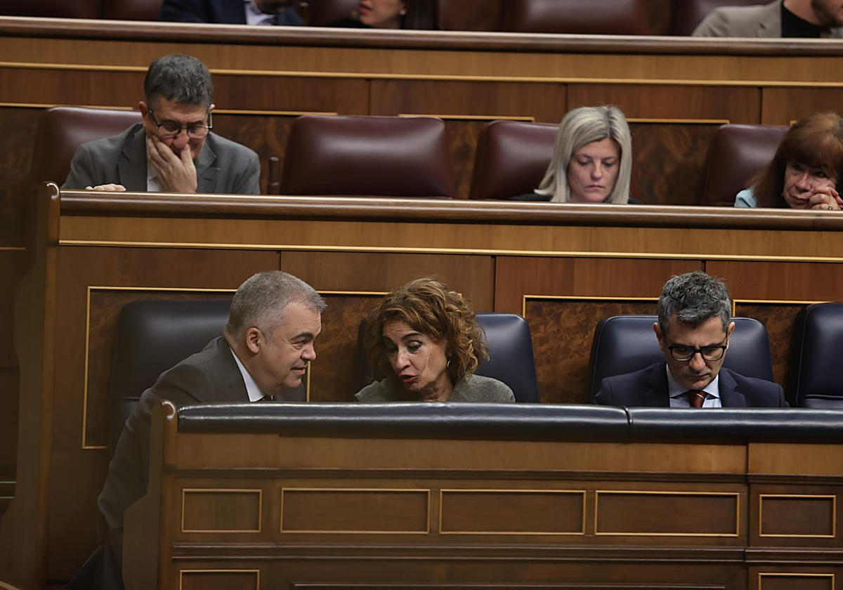Santos Cerdán, en el asiento del presidente del Gobierno, María Jesús Montero y Félix Bolaños, en el Congreso, la semana pasada