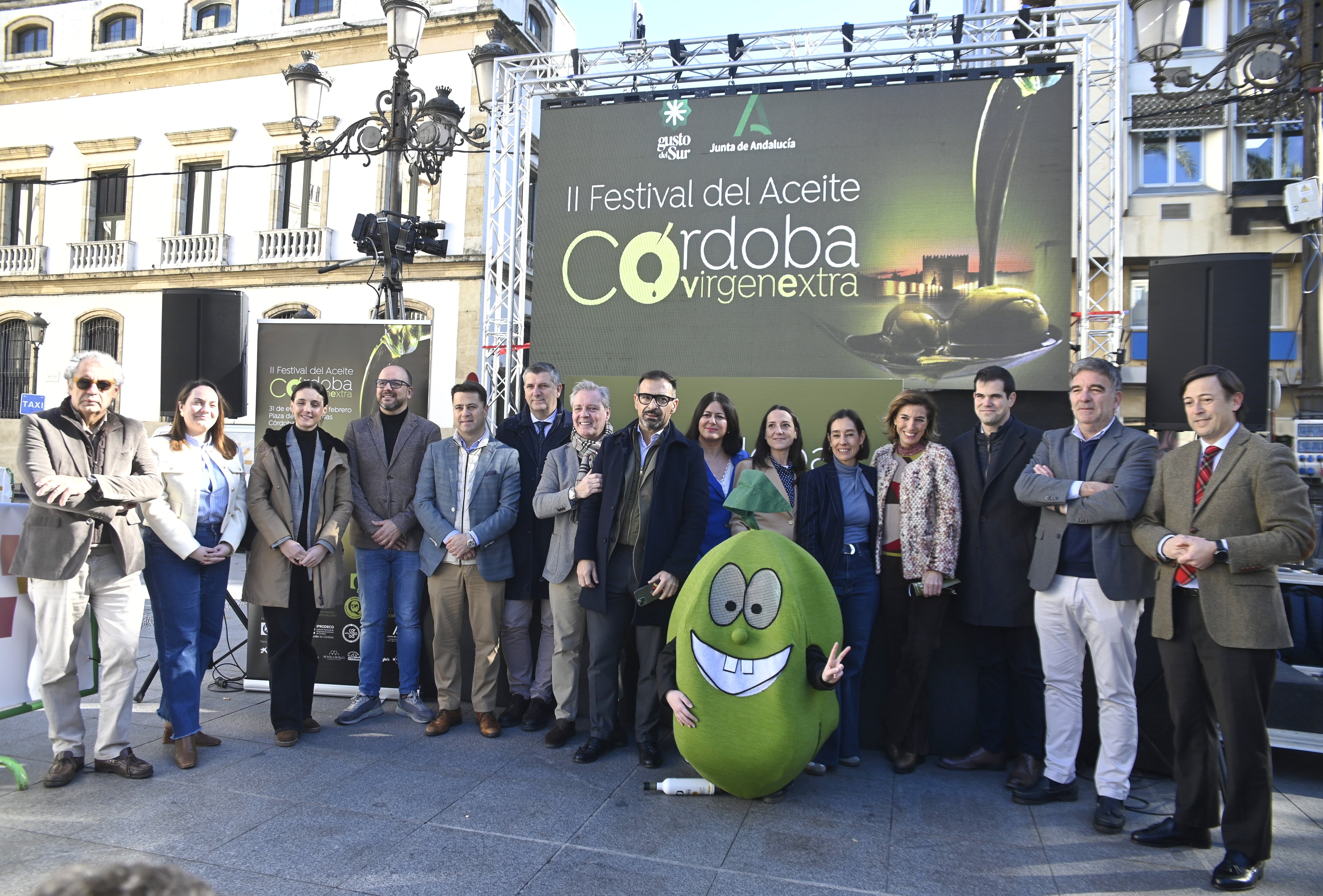 Toma pan y moja: así se vive en Las Tendillas el festival del aceite de oliva virgen extra de Córdoba