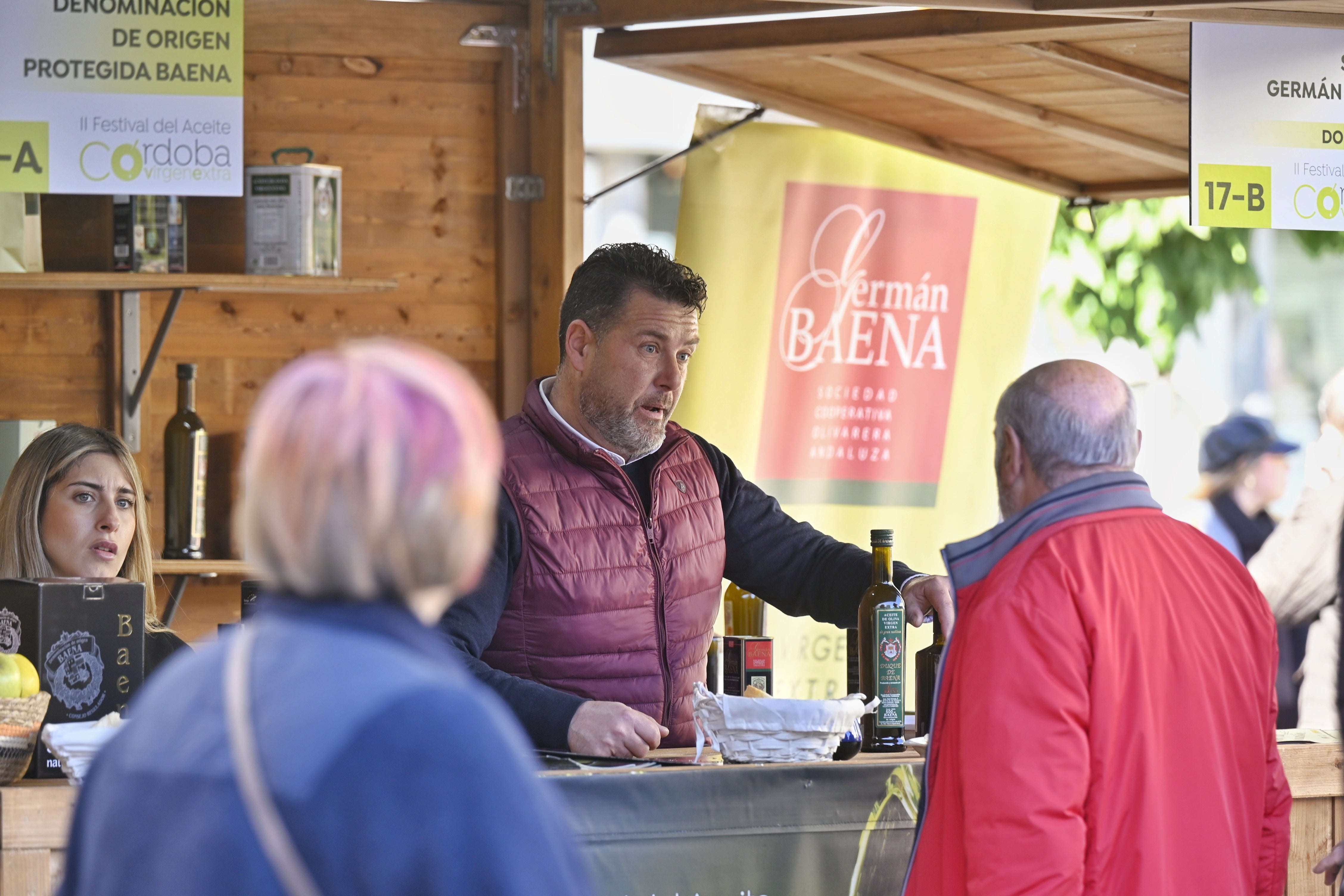 Toma pan y moja: así se vive en Las Tendillas el festival del aceite de oliva virgen extra de Córdoba