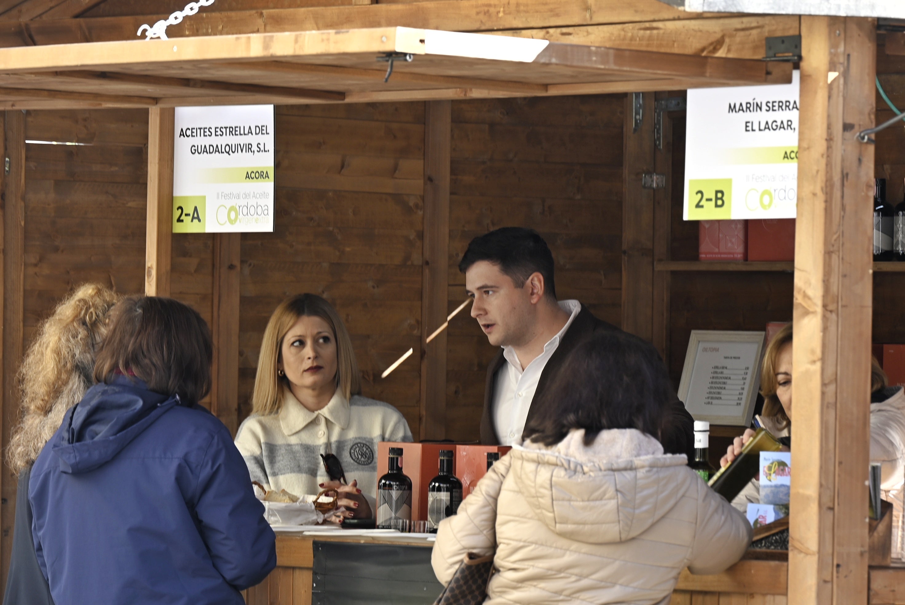 Toma pan y moja: así se vive en Las Tendillas el festival del aceite de oliva virgen extra de Córdoba