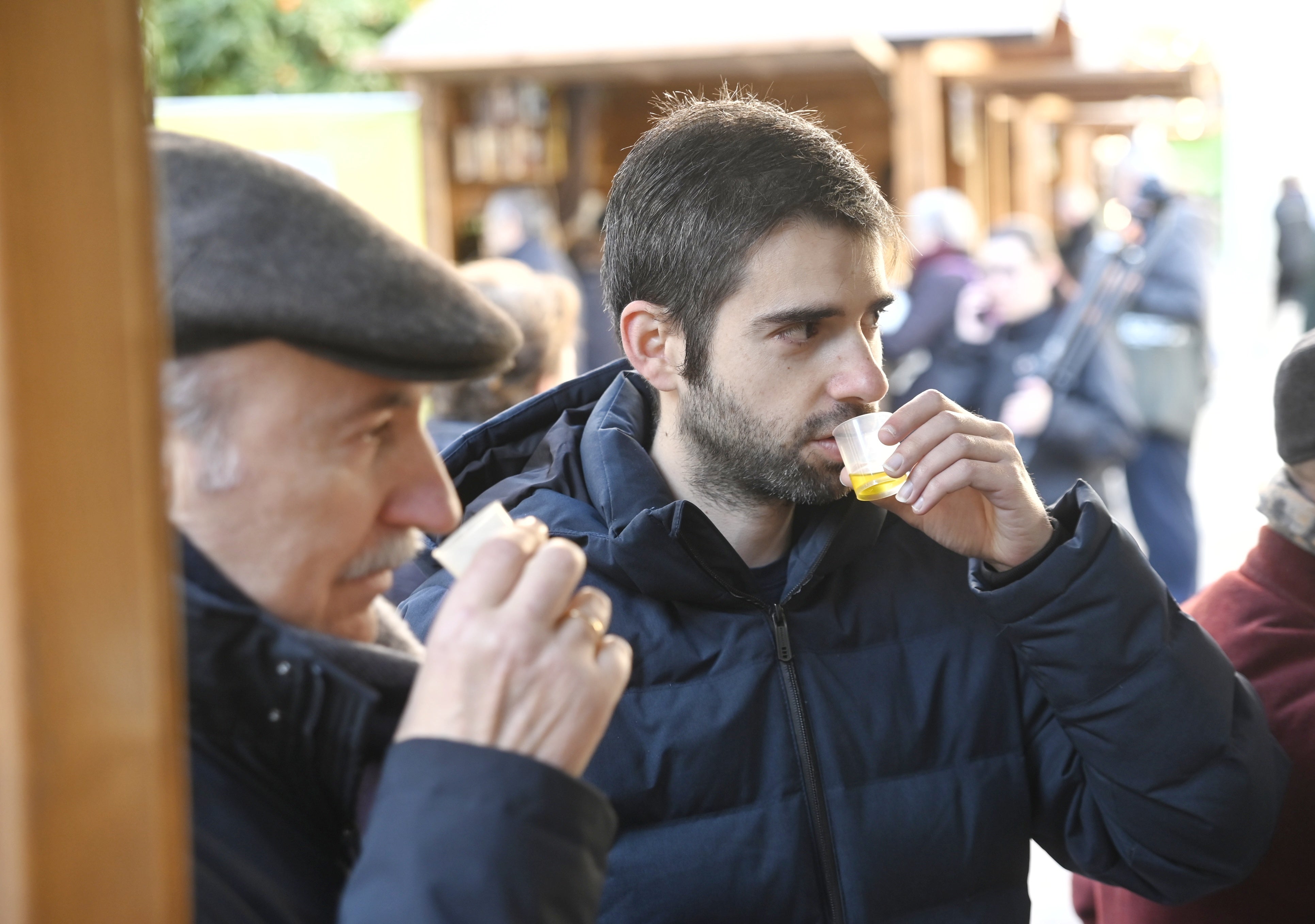 Toma pan y moja: así se vive en Las Tendillas el festival del aceite de oliva virgen extra de Córdoba