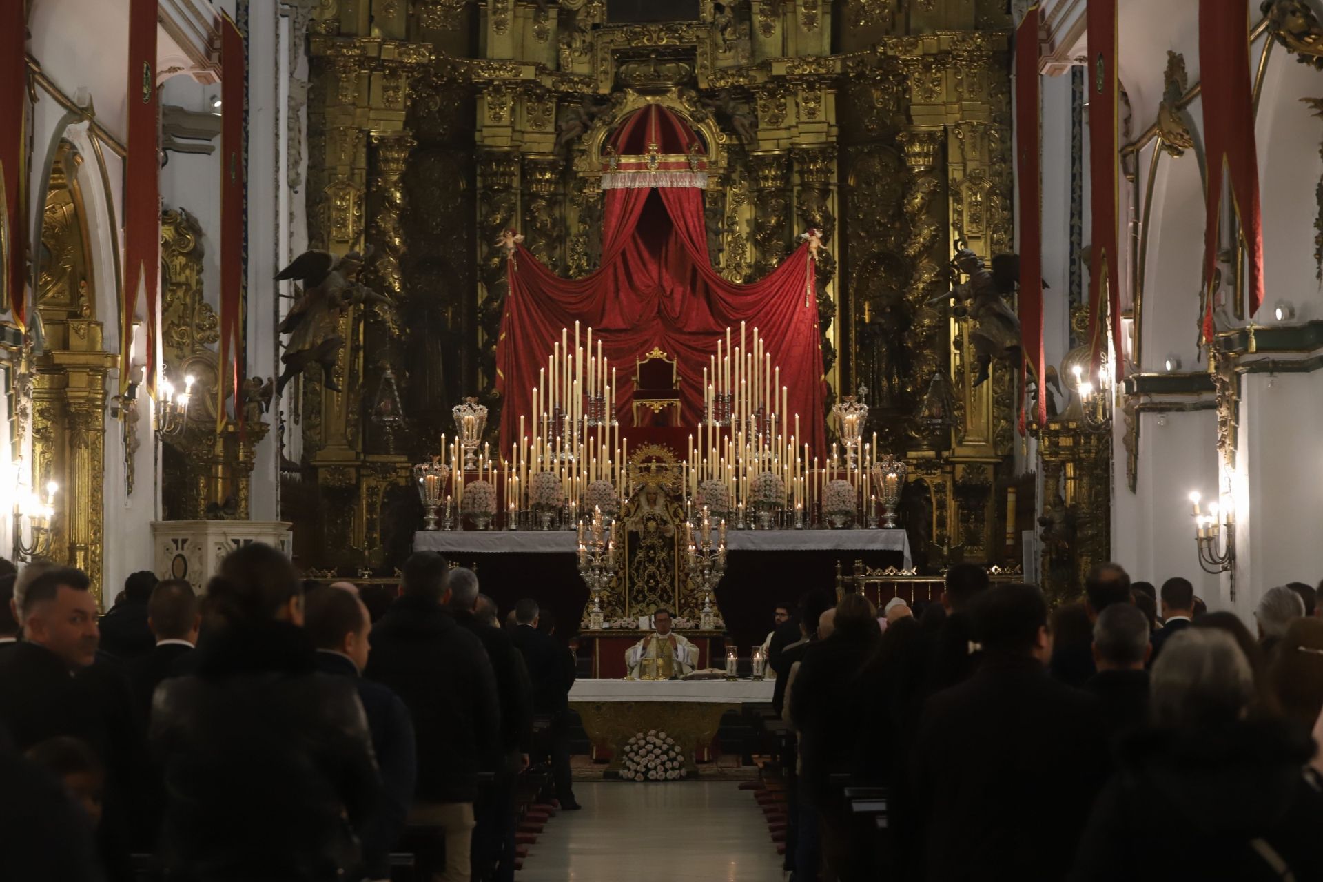 La misa y el rosario vespertino con la Virgen de la Candelaria de Córdoba, en imágenes