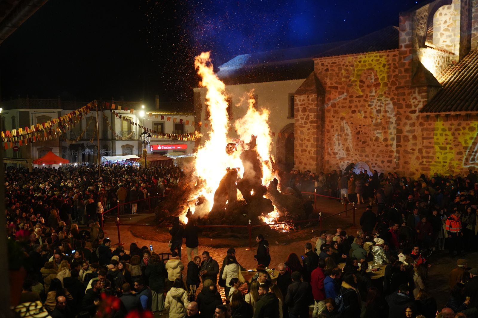 La impresionante Fiesta de la Candelaria de Dos Torres, en imágenes