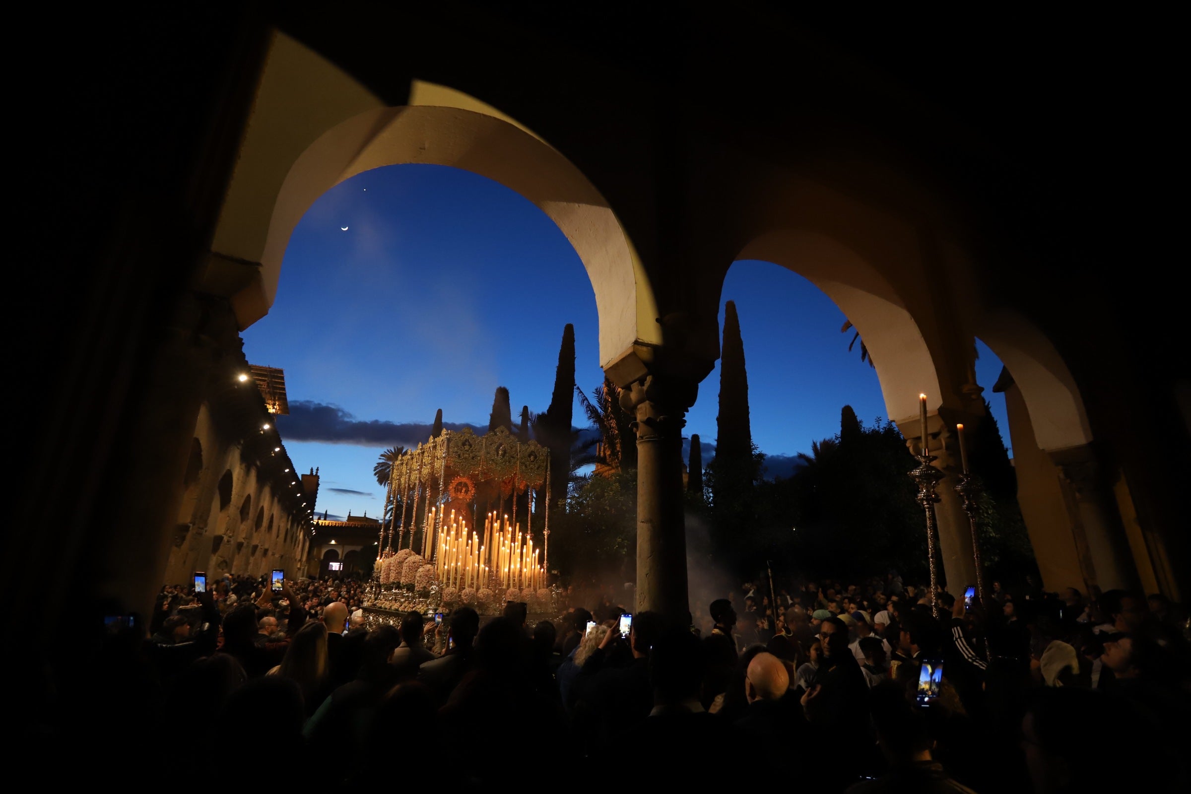 La procesión de la Virgen de la Candelaria de Córdoba, en imágenes