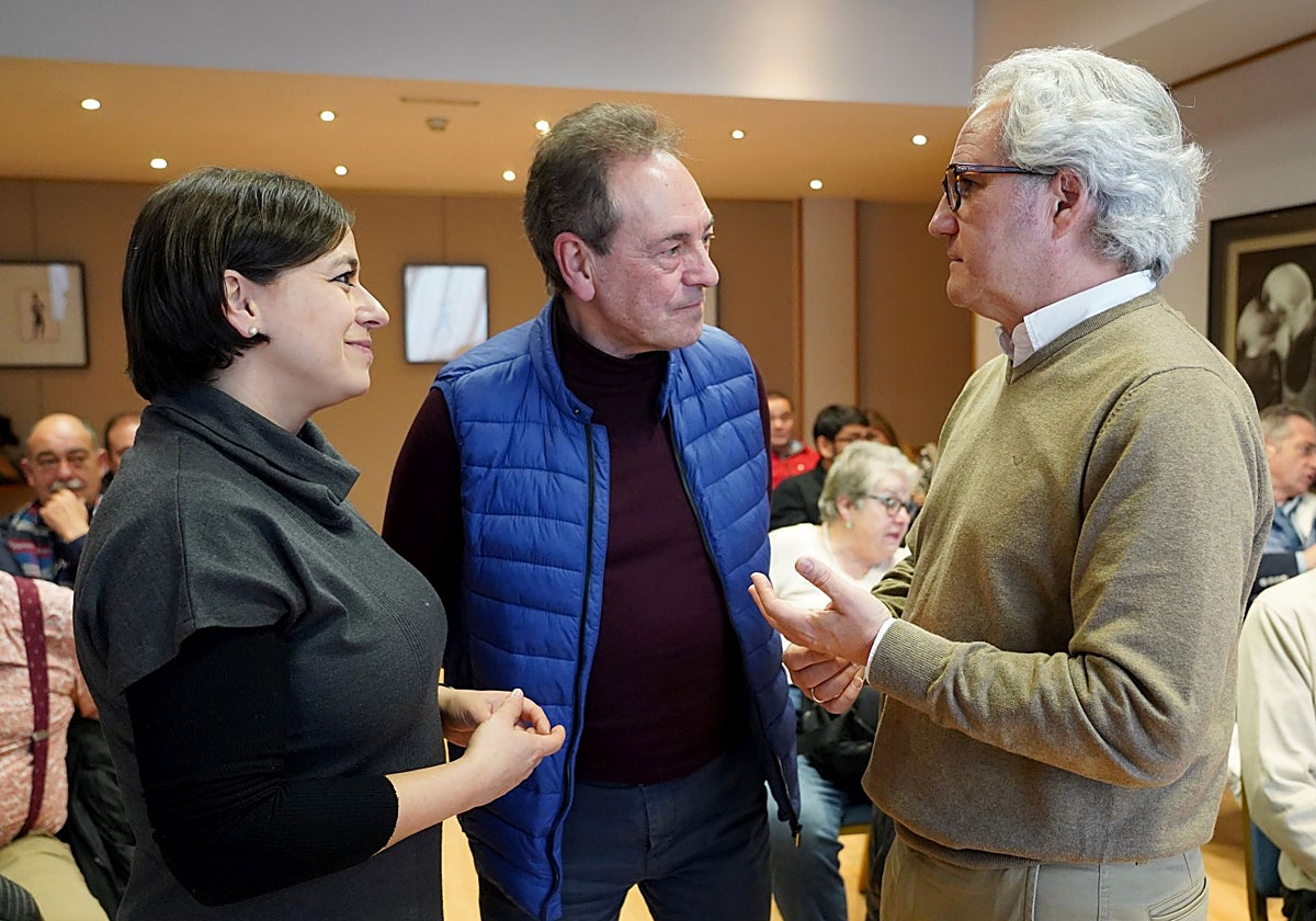 El secretario general de Ciudadanos, Carlos Pérez-Nievas, y la coordinadora del partido en Castilla y León, Gemma Villarroel, celebran un encuentro con afiliados y simpatizantes de la formación