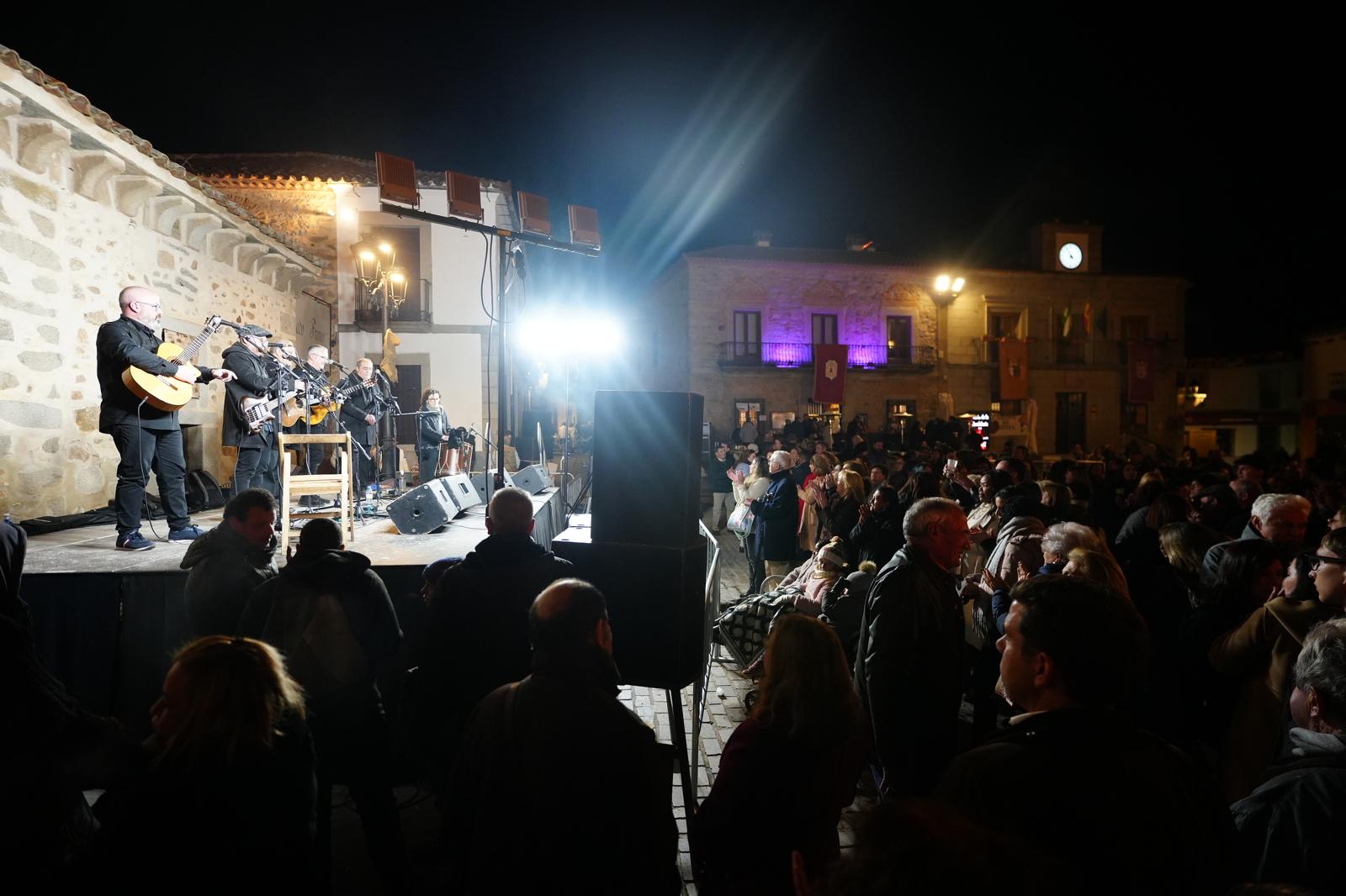 La impresionante Fiesta de la Candelaria de Dos Torres, en imágenes