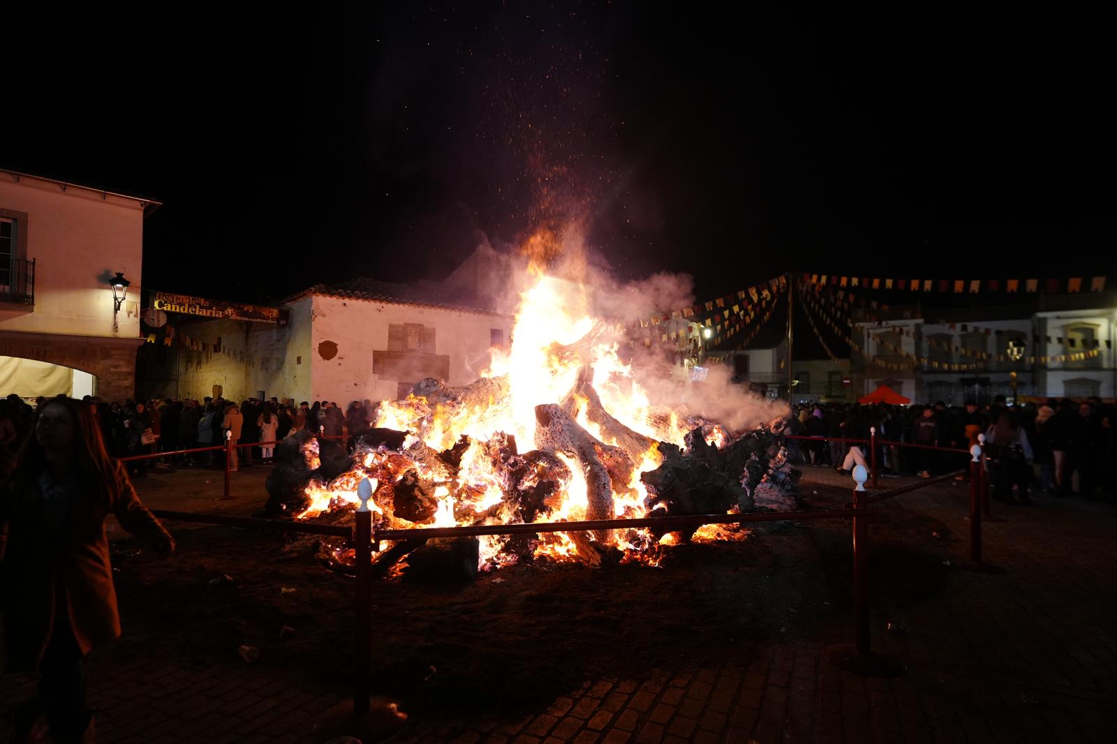 La impresionante Fiesta de la Candelaria de Dos Torres, en imágenes