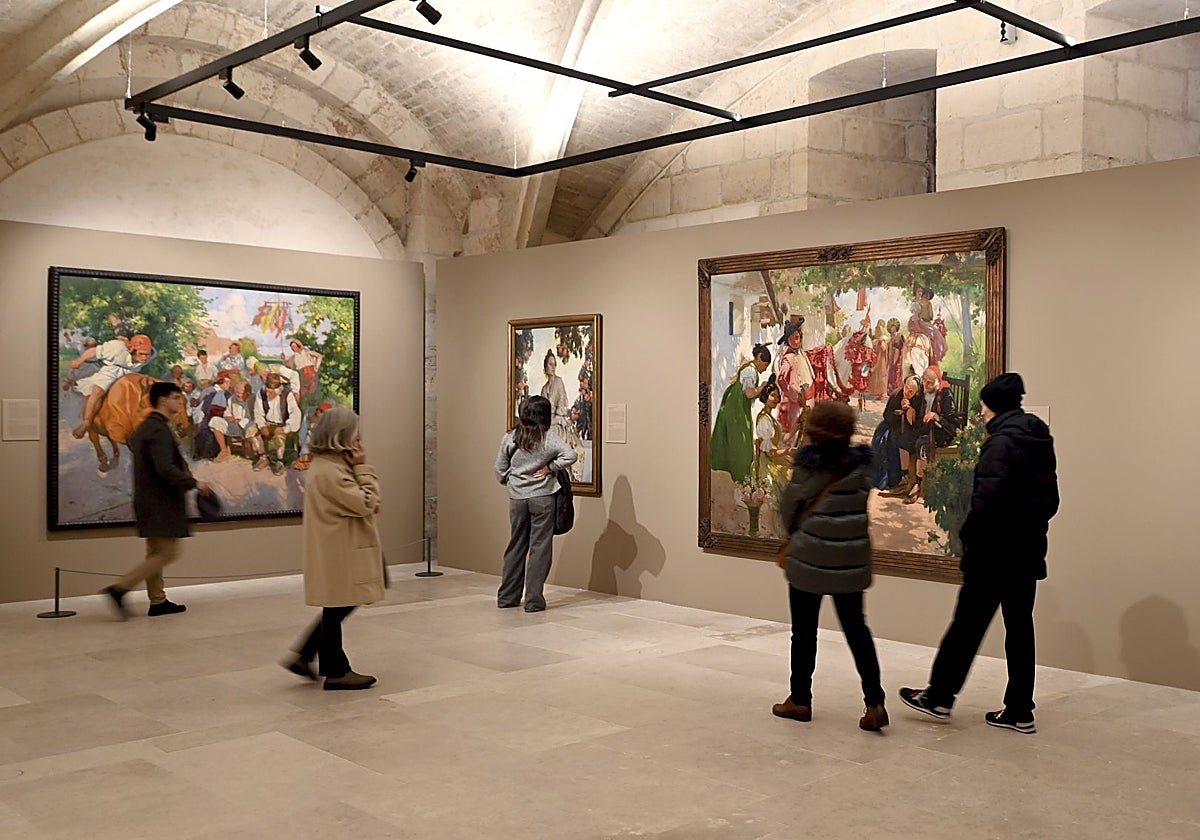 Visitantes en la exposición 'Pintar sin miedo. Sorolla y la Valencia de 1900', en la catedral de Burgos