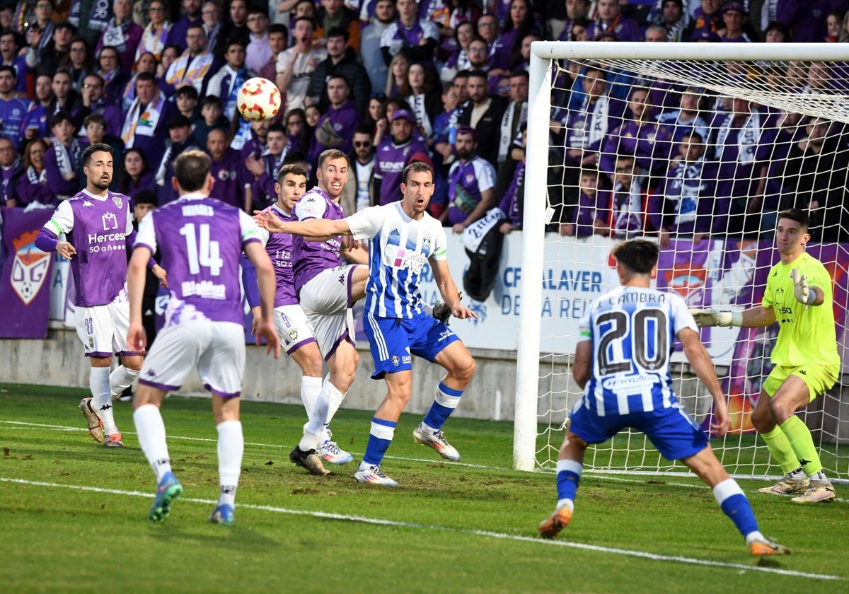 Cada balón del derbi regional fue disputado como si fuese el último