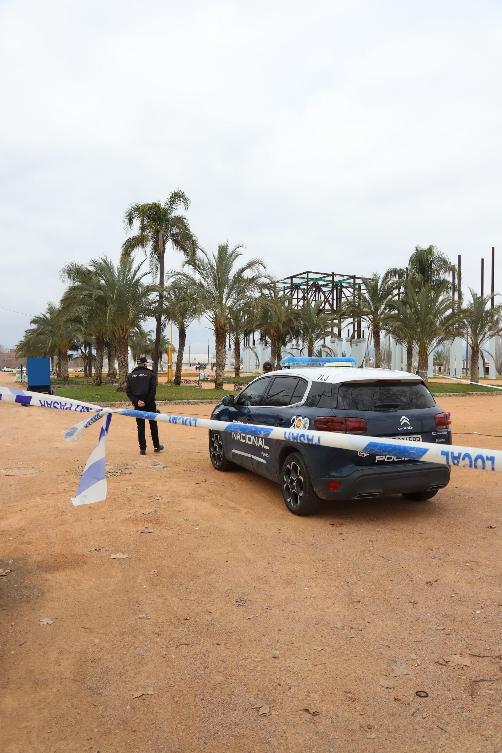 La Policía Nacional blinda el Arenal en Córdoba tras la muerte de un menor, en imágenes