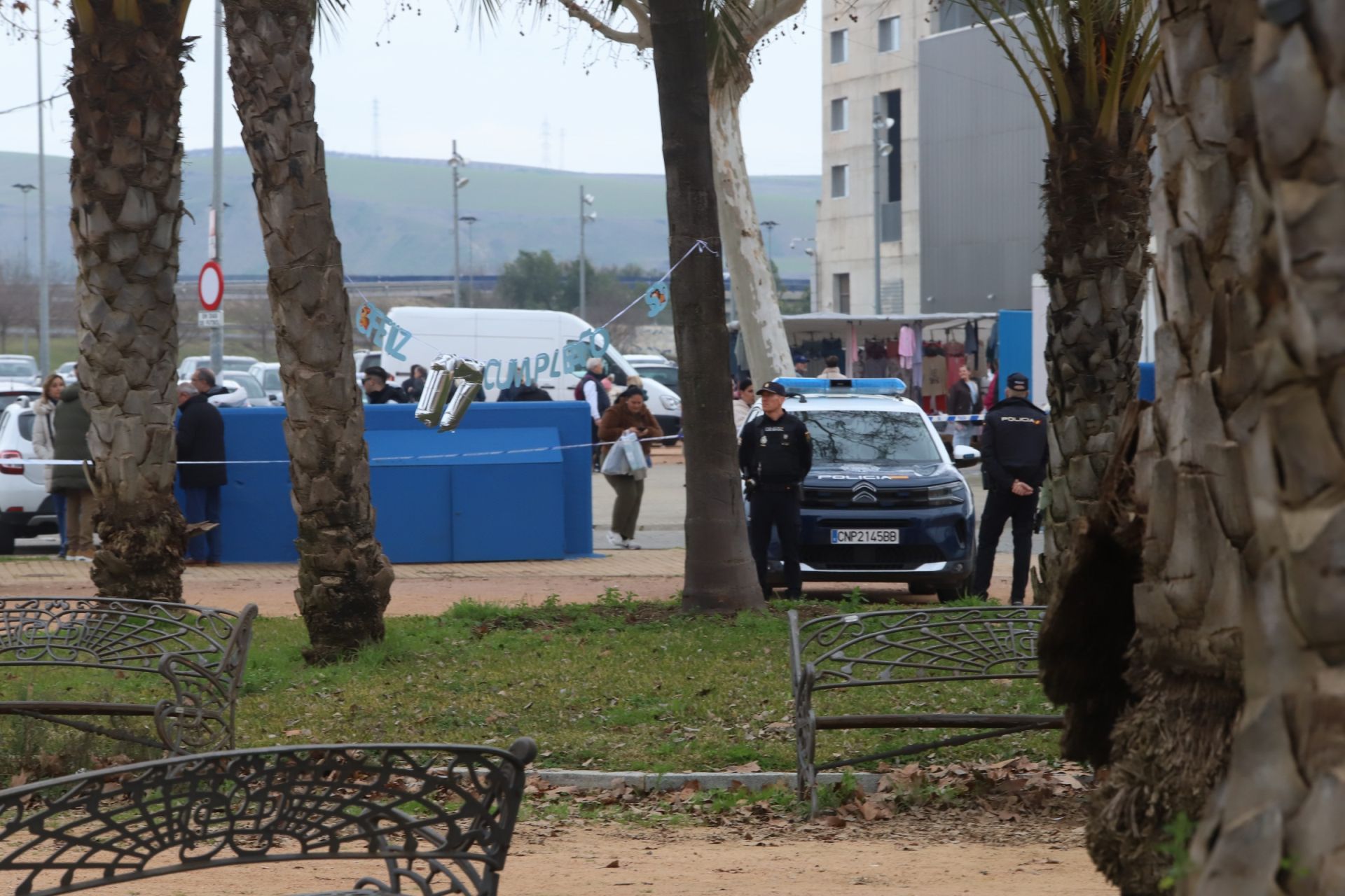 La Policía Nacional blinda el Arenal en Córdoba tras la muerte de un menor, en imágenes
