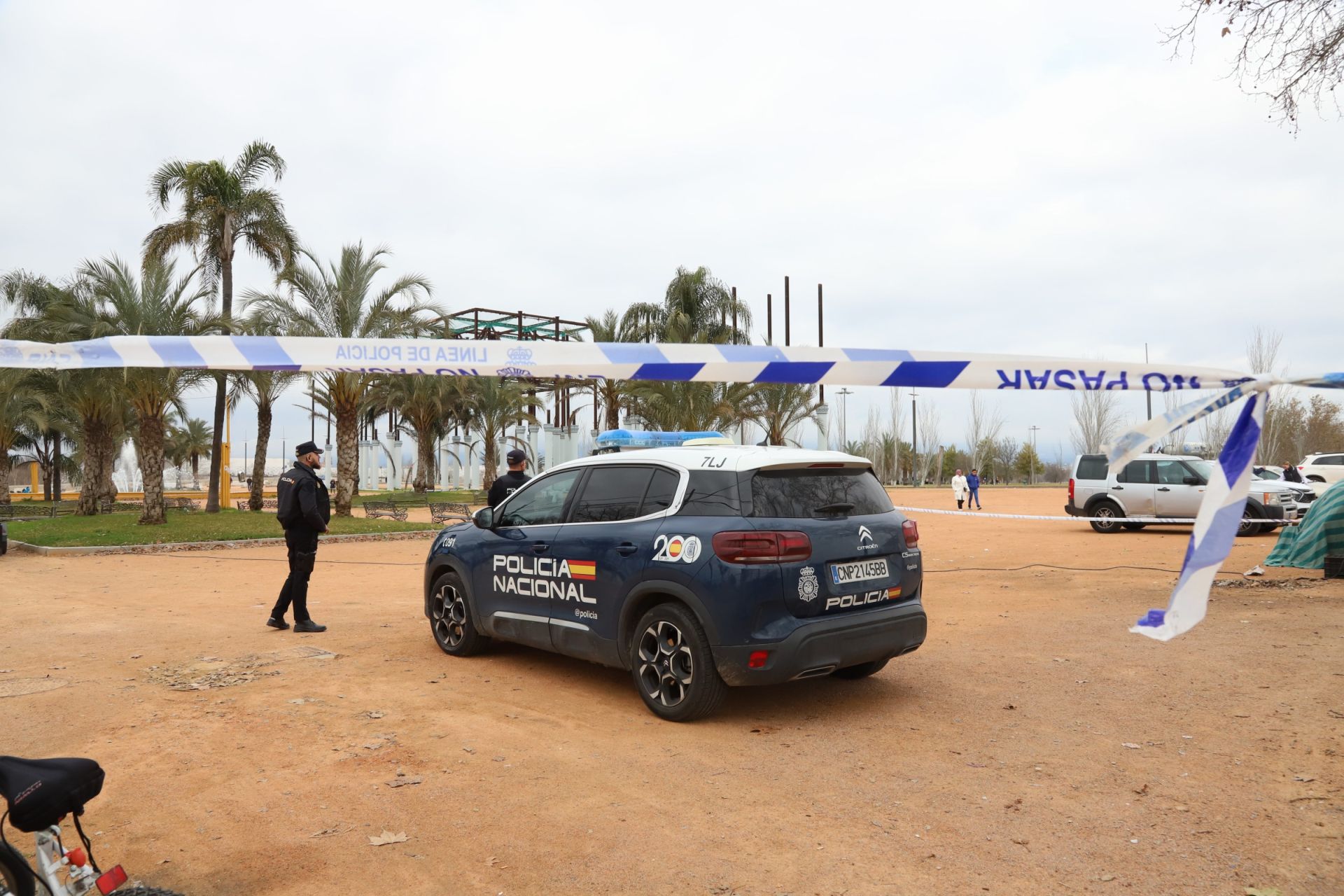 La Policía Nacional blinda el Arenal en Córdoba tras la muerte de un menor, en imágenes