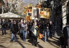 Un centenar de personas se manifiesta en L'Hospitalet contra el Rey