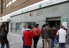 La Seguridad Social busca administrativos en Andalucía con sueldos de más de 2.000 euros al mes sin oposición