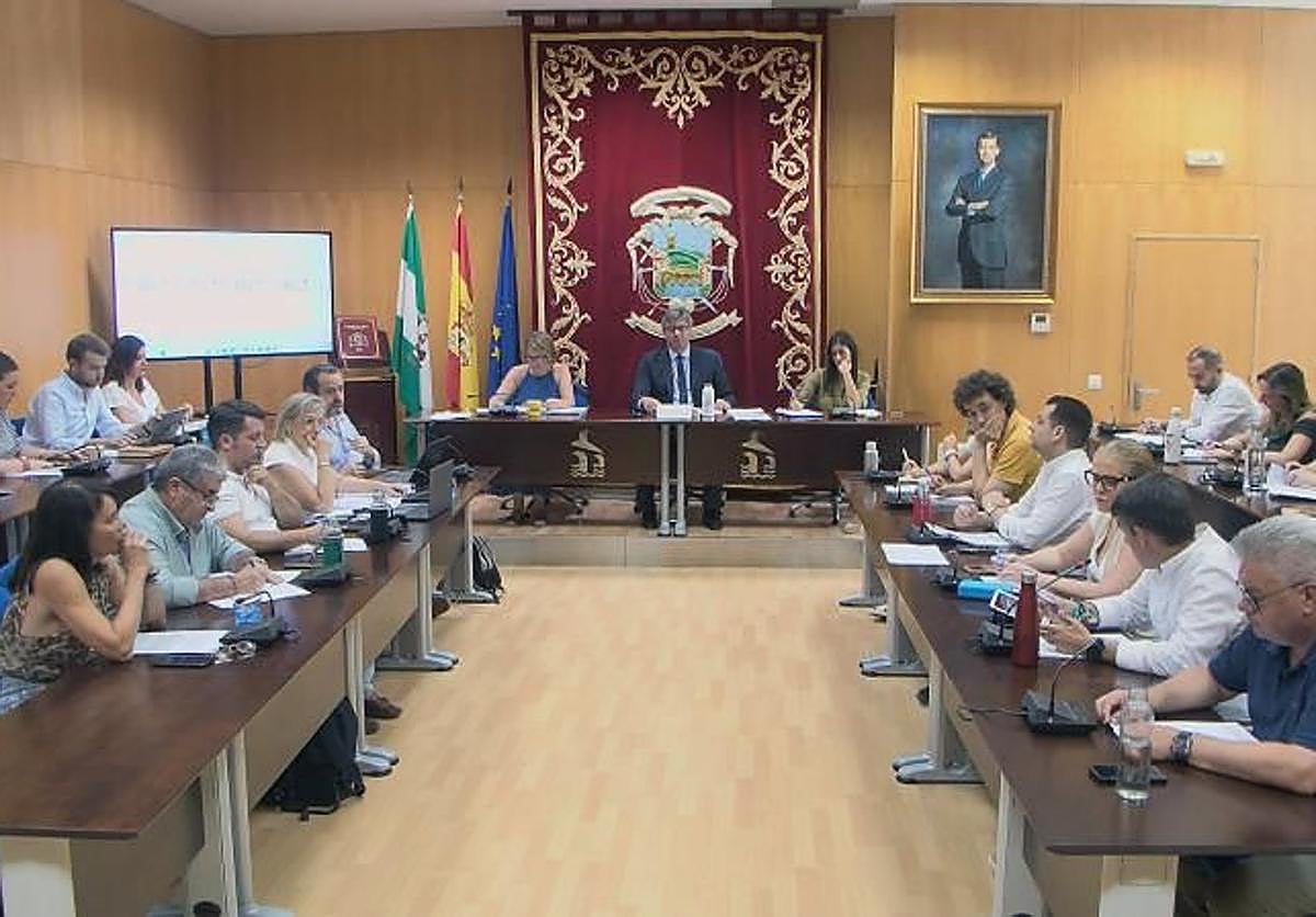 Pleno en el Ayuntamiento de Puente Genil