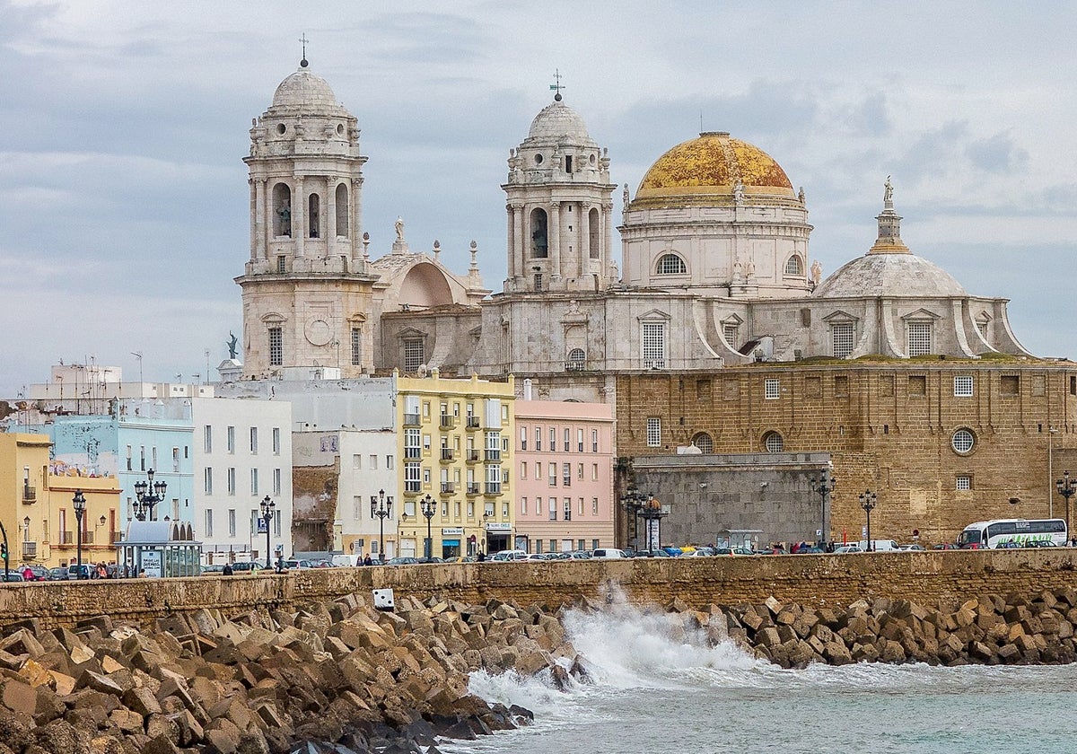 Vista de la Catedral de Cádiz desde el Campo del Sur
