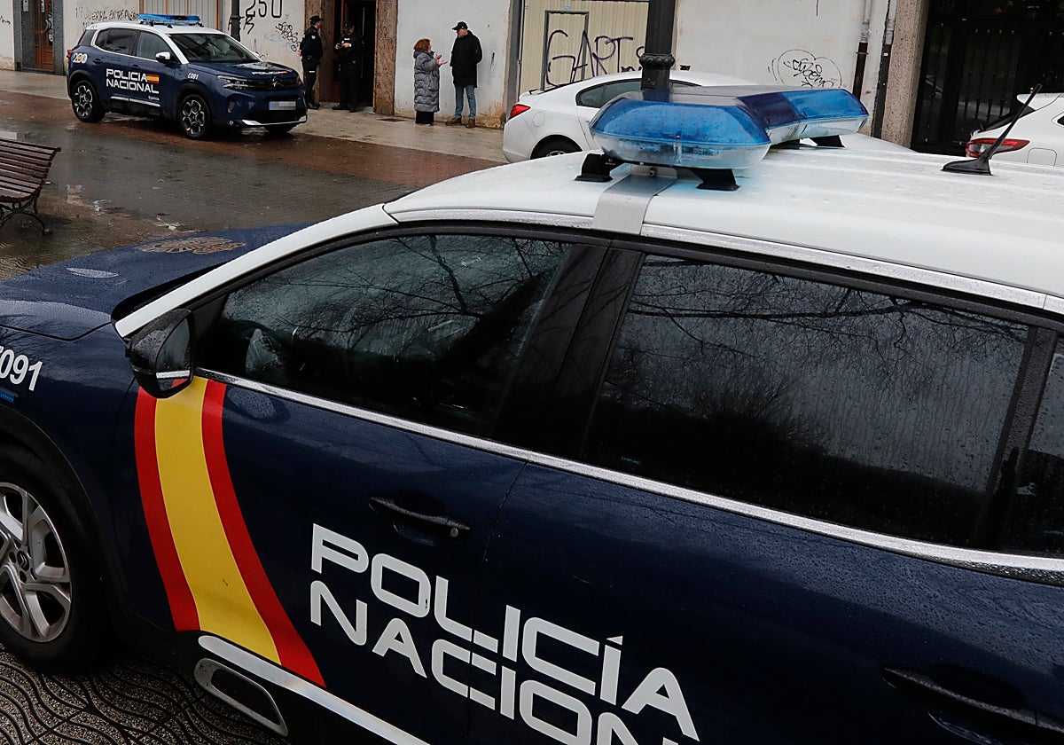 La Policía Nacional busca a la persona que efectuó al menos dos disparos contra una mujer y una niña