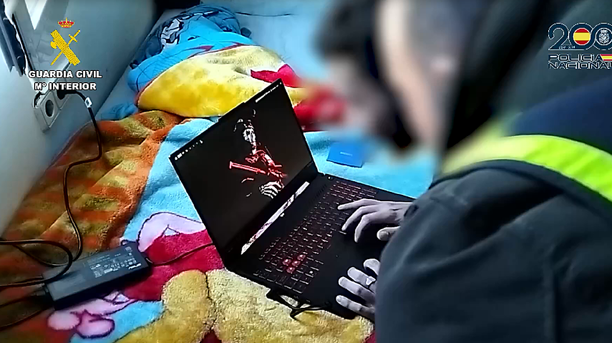 Imagen de la operación policial contra un peligroso hacker en Alicante