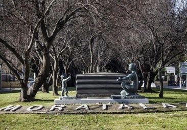 La estatua maternal vandalizada alumbra de nuevo al madrileño distrito de Moratalaz