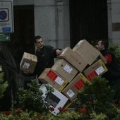 Reparto de paquetes en el centro de Barcelona