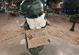 Vandalizan de nuevo con pintadas los bustos gigantes de los Goya en Granada