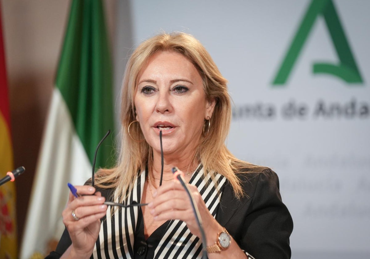 La consejera y portavoz del Gobierno andaluz, Carolina España, en una atención a los medios