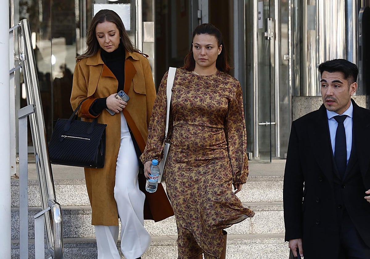 La actriz Elisa Mouliaá en los juzgados de Plaza de Castilla, tras declarar contra Iñigo Errejón por presunta agresión sexual