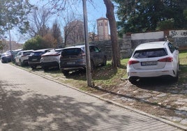 Avalancha de coches en la Casa de Campo por la celebración de eventos masivos: «Invaden praderas»